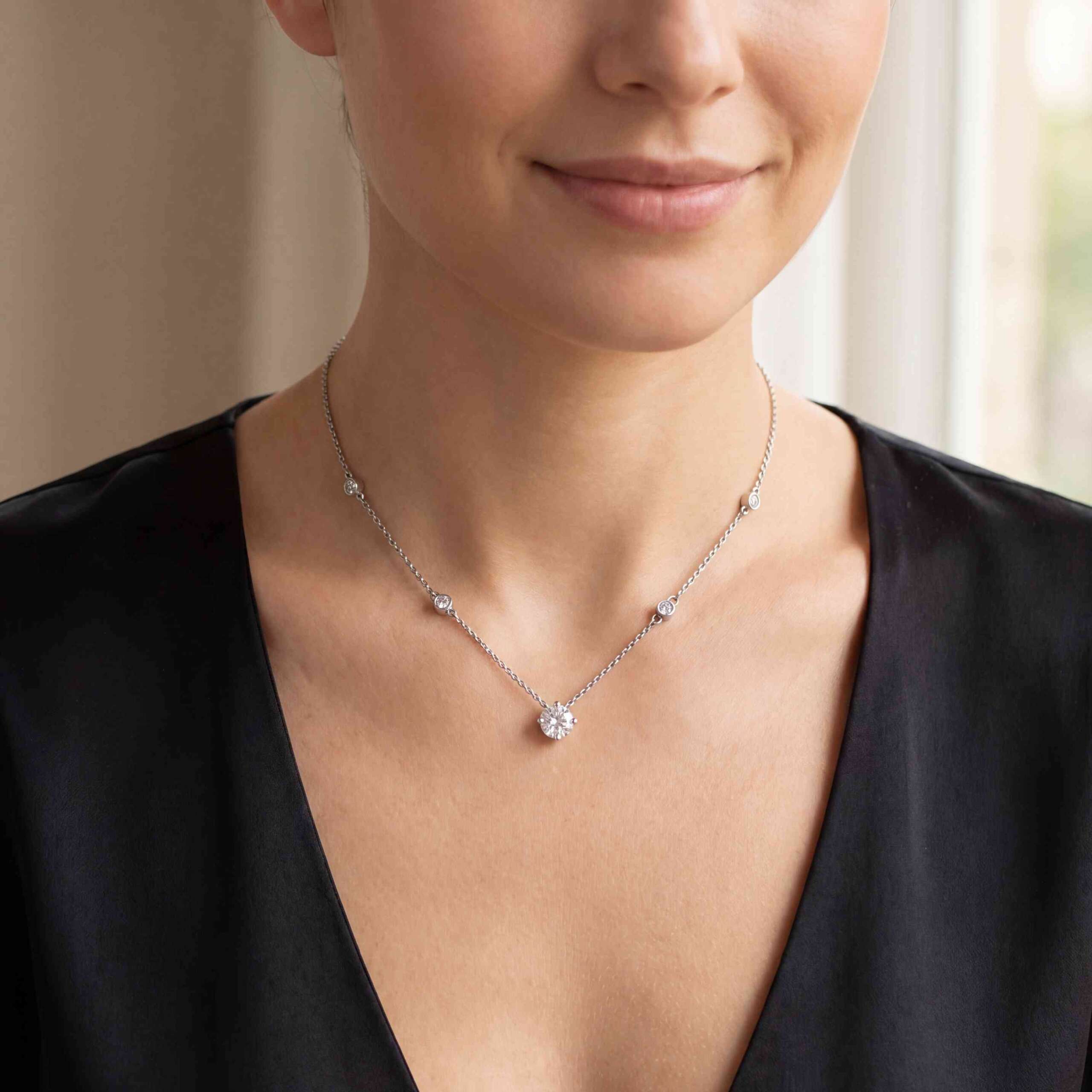 MULTIDIAMOND PENDANT NECKLACE