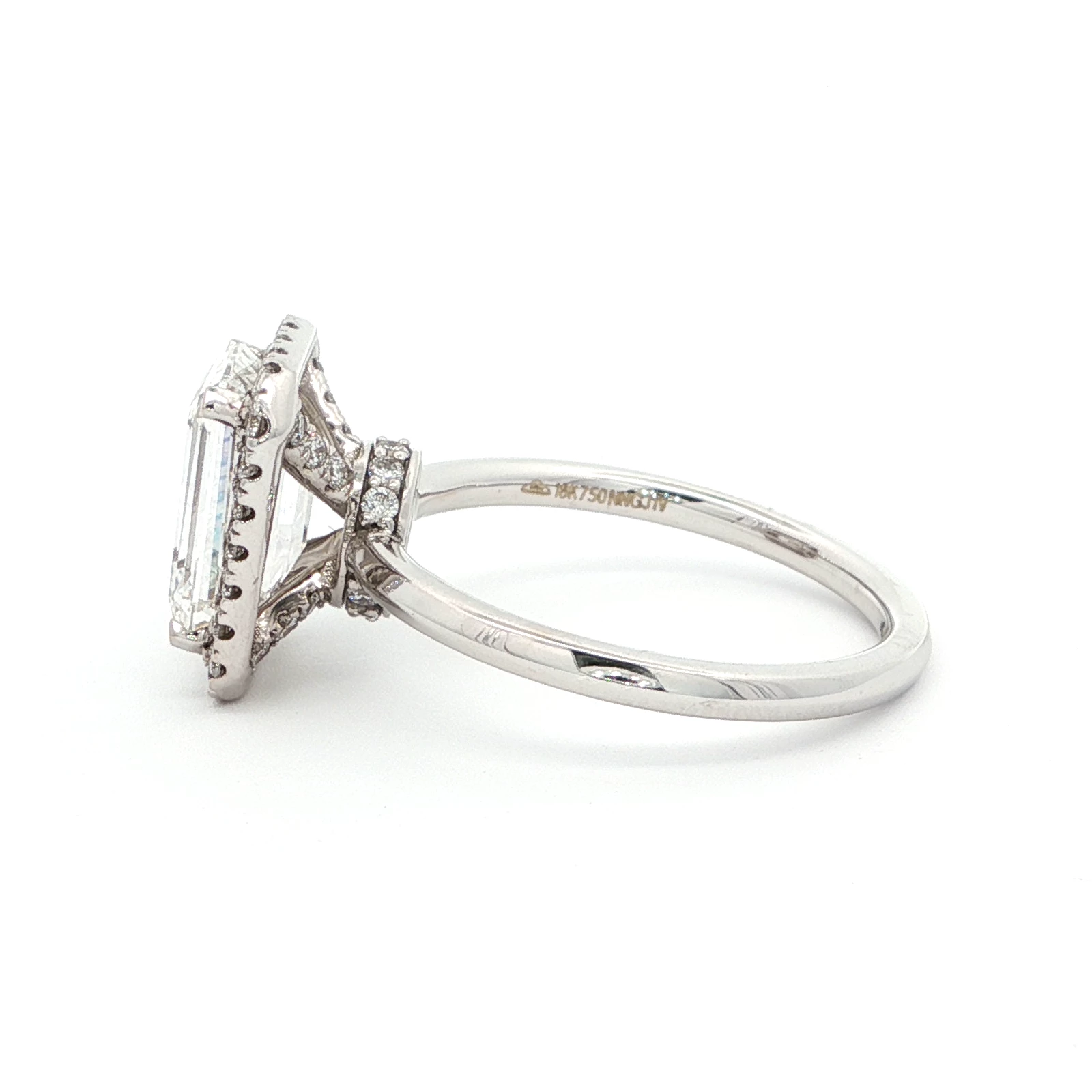 EMERALD HALO DIAMOND RING