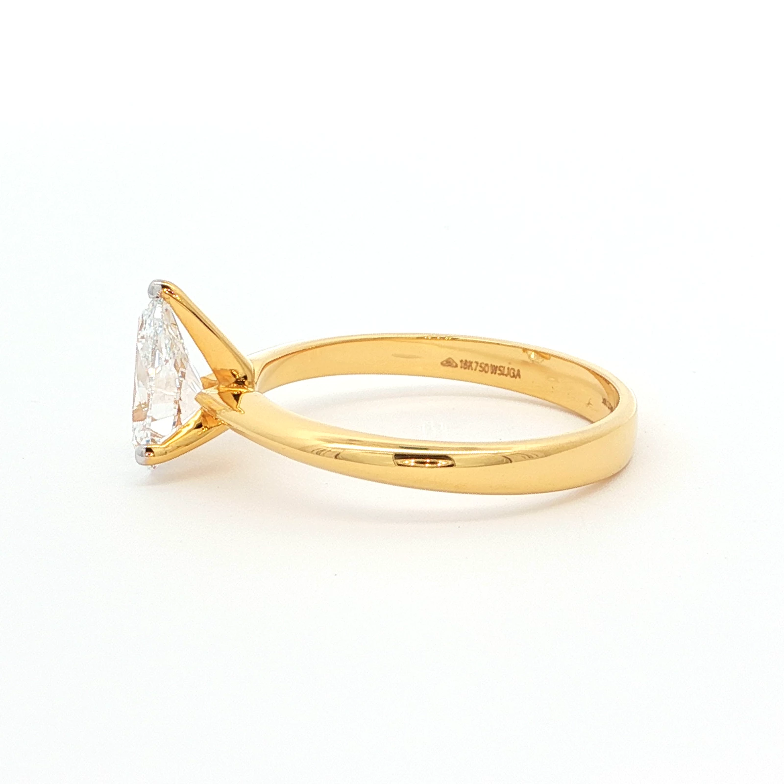 1.08 Carat Pear Cut Diamond Solitaire Ring (Pear Cut Diamond Solitaire Ring in Yellow Gold)