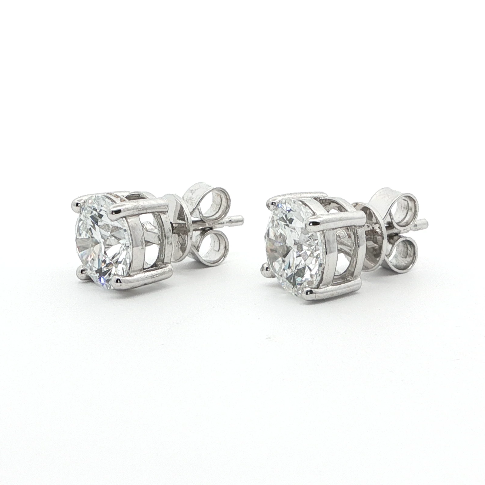 3.06 CT ROUND DIAMOND STUD EARRINGS