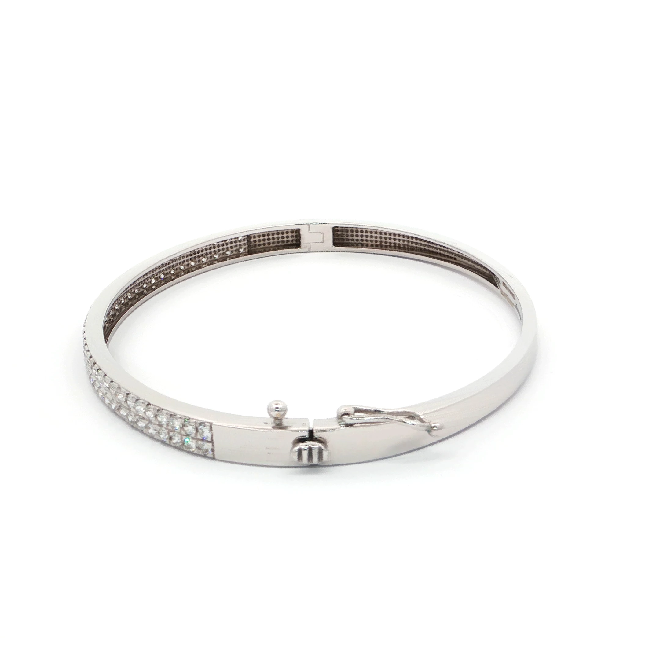 1.65 CT PAVE DIAMOND OVAL BRACELET