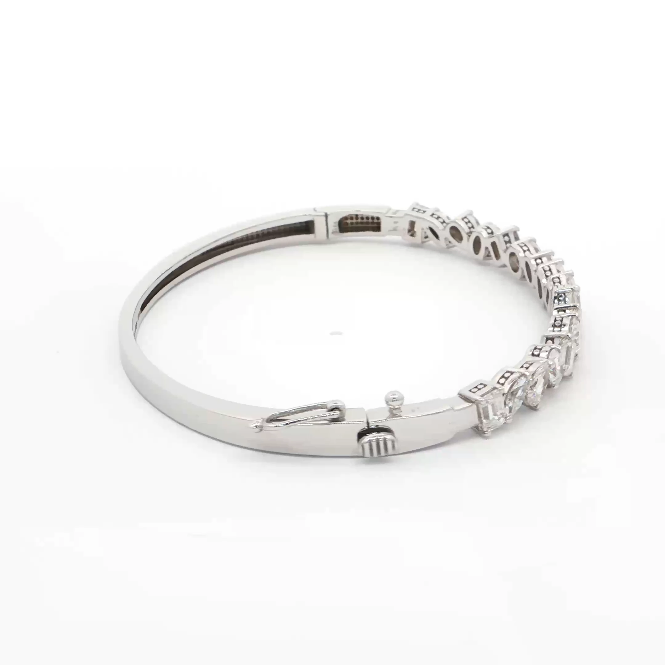 3.69 CT MULTISHAPE DIAMOND BRACELET